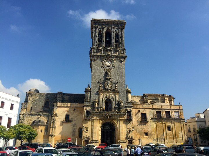 Arcos, somewhat clogged with traffic