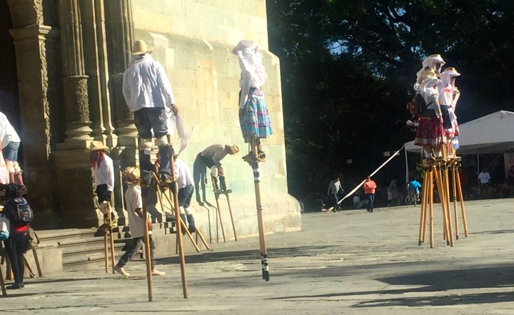 These people were demonstrating against something. Maybe student loans or something? PA wasn't clear and my Spanish isn't so great. I caught university and young people without hope and many references to fighting and rights.